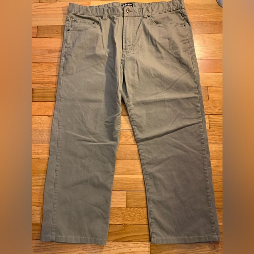 Kirkland size 40 tan cropped pants